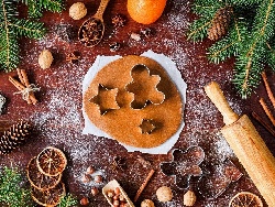 Коледни сладки / бисквити с канела и джинджифил - снимка на рецептата